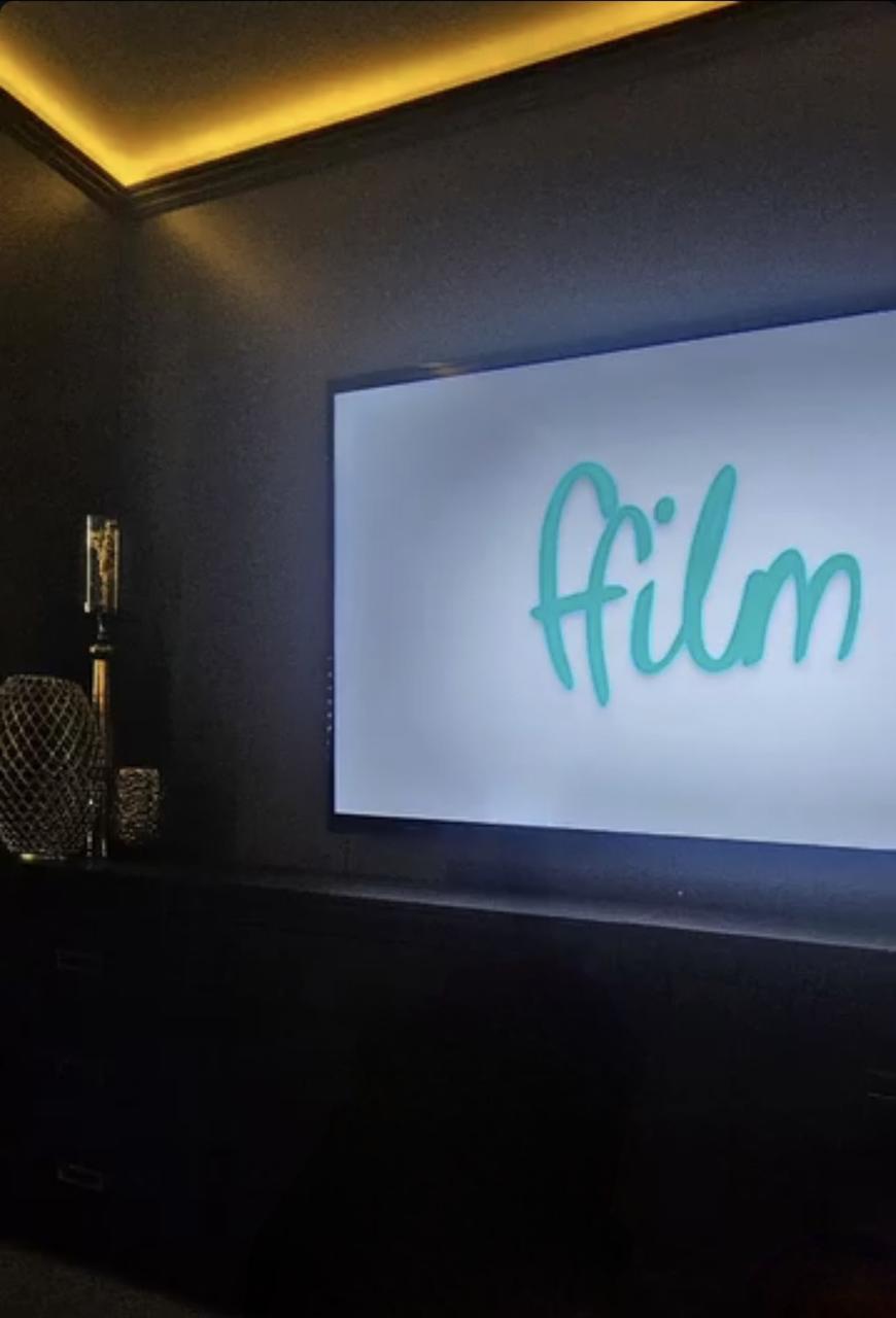 Profile photo 7 of 8