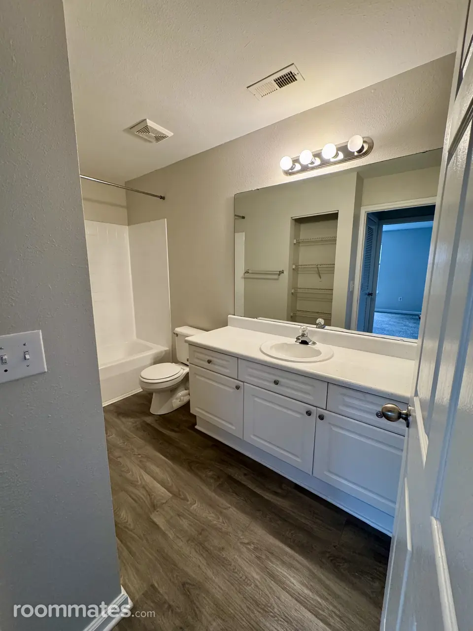 Profile photo 7 of 11