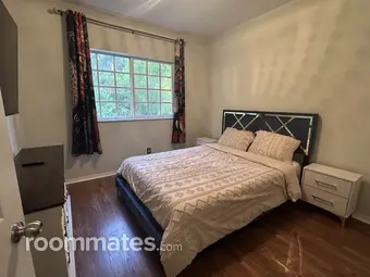 Room for rent in Lake Worth, FL $1300, house