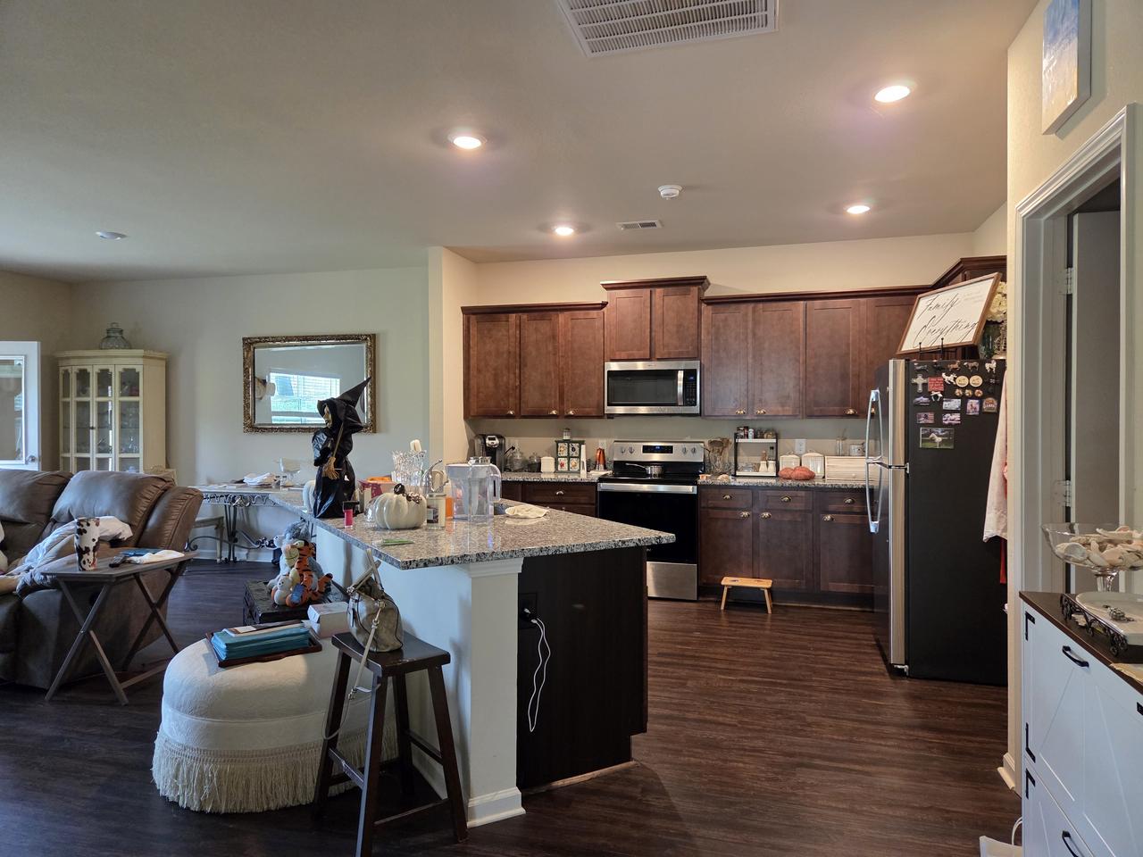 Profile photo 3 of 10