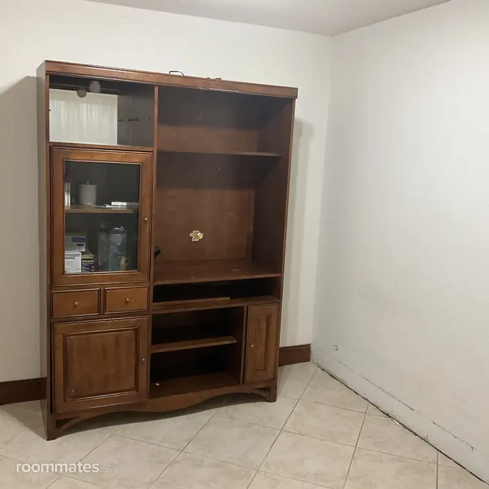 Room for rent in Miami, FL $1200, house