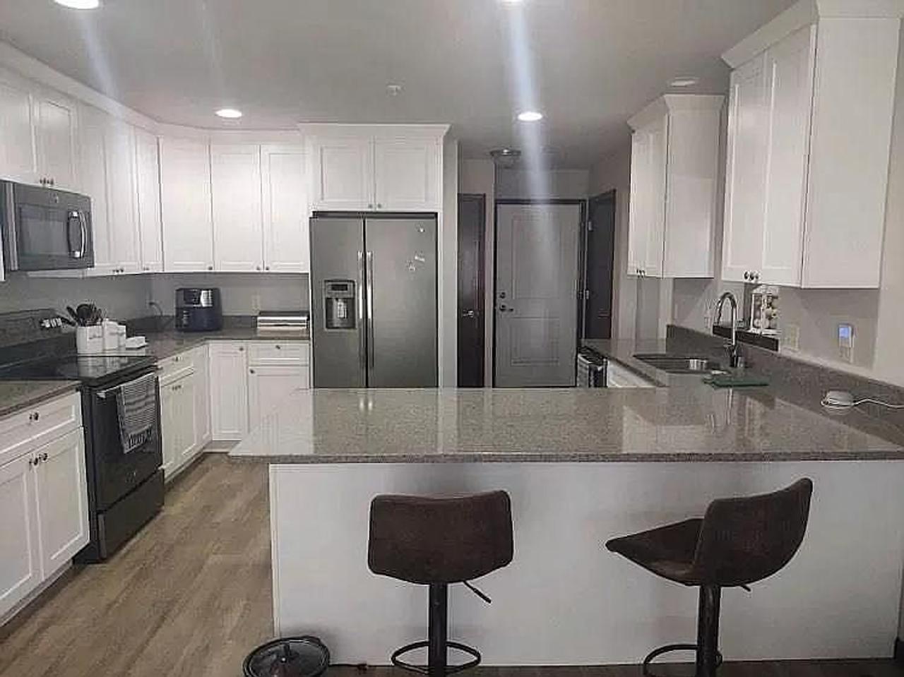 Profile photo 1 of 6