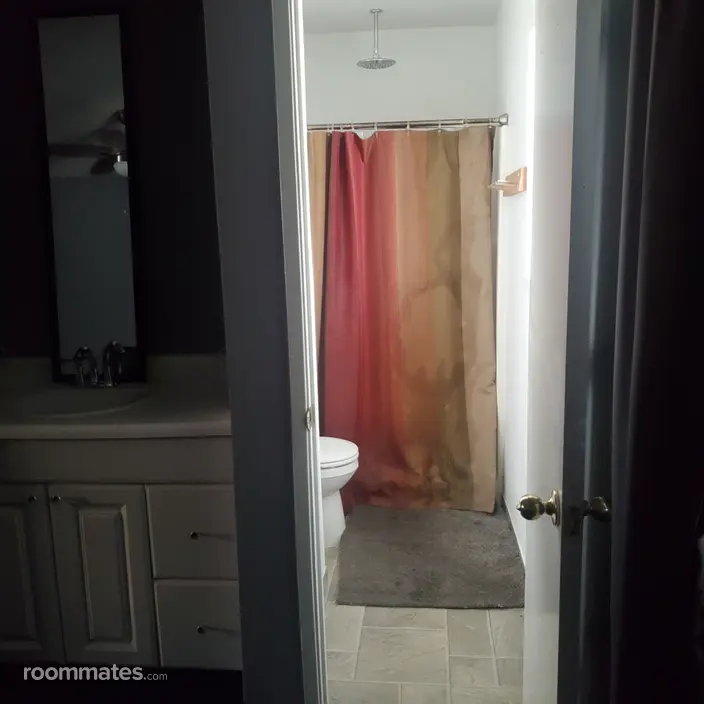 Room for rent in Fresno, CA $900, house