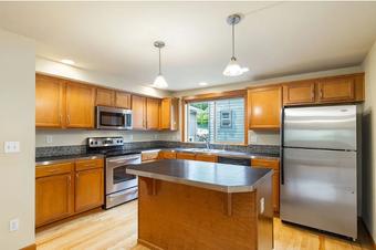 Room for rent in Seattle, WA $1350, townhouse