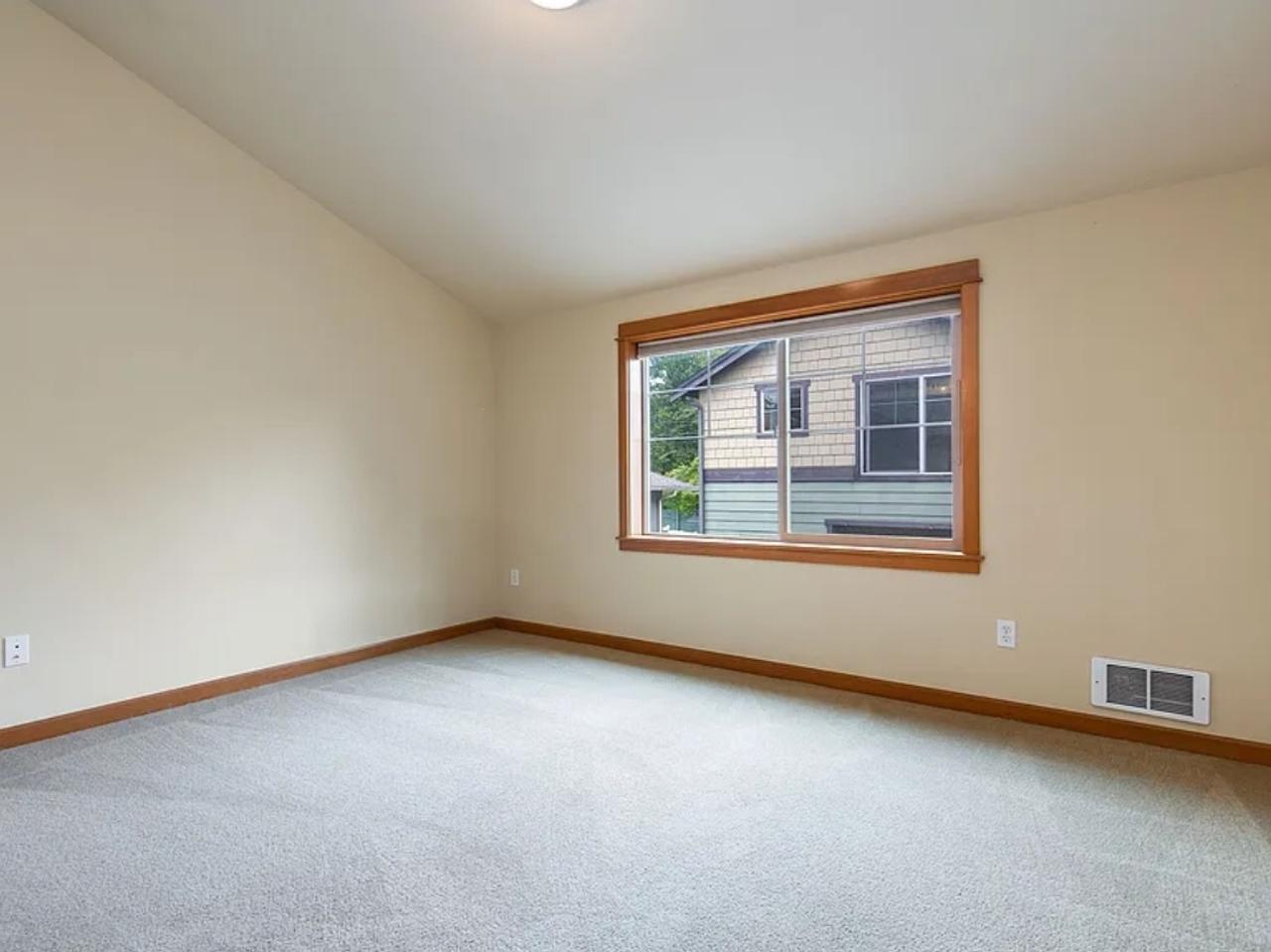 Profile photo 3 of 8