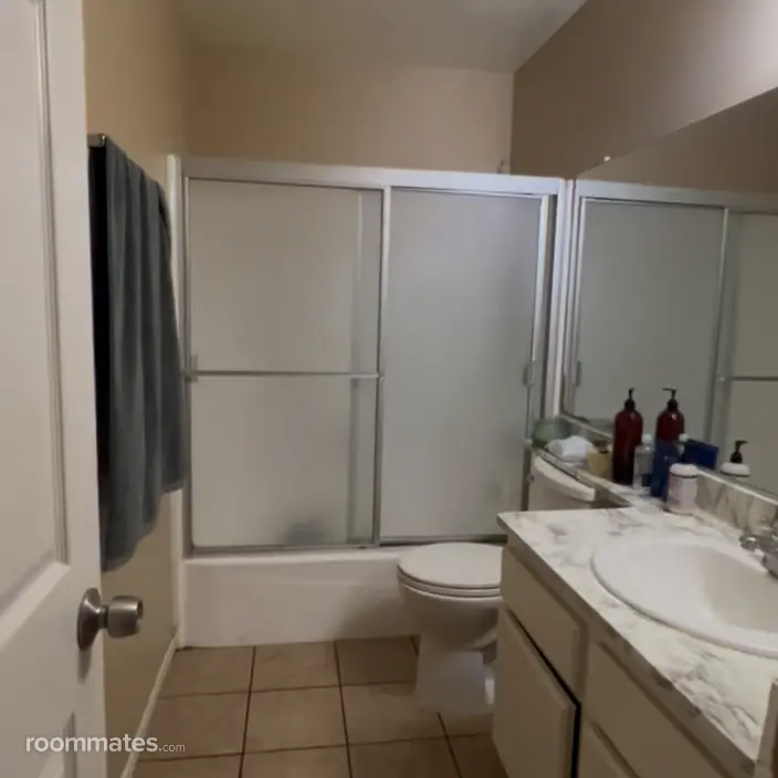 Room for rent in Riverside, CA $800, condo