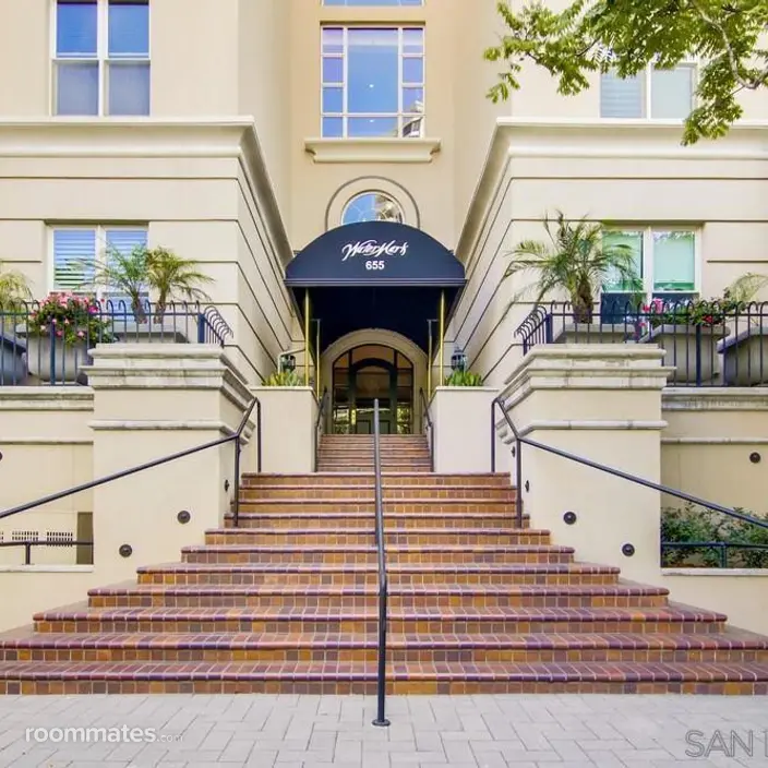 Room for rent in San Diego, CA $1800, condo