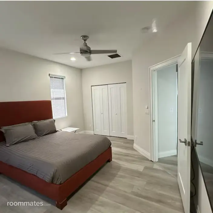 Room for rent in Fort Lauderdale, FL $1400, house