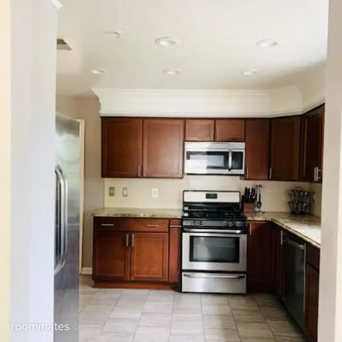 Room for rent in Oxon Hill, MD $850, house
