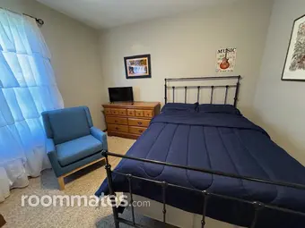 Room for rent in Lawrence, KS $700, house