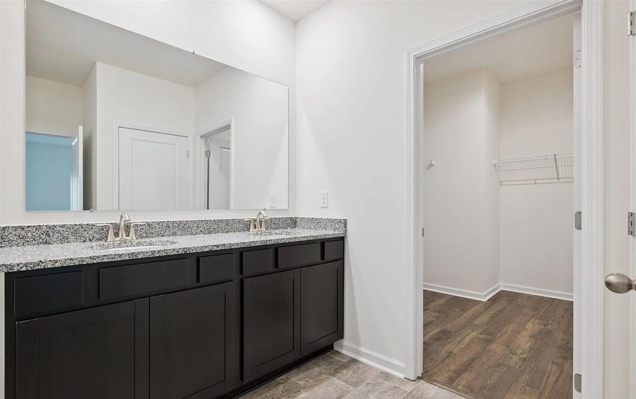 Profile photo 6 of 11