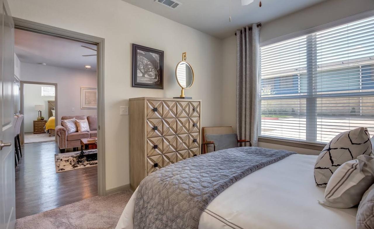 Profile photo 1 of 3