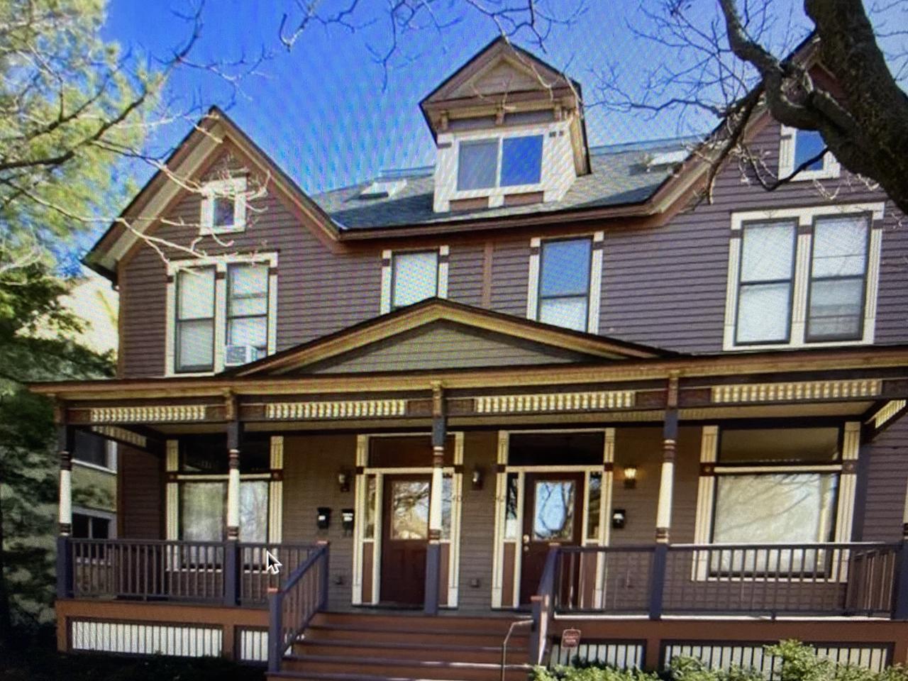 Profile photo 3 of 11