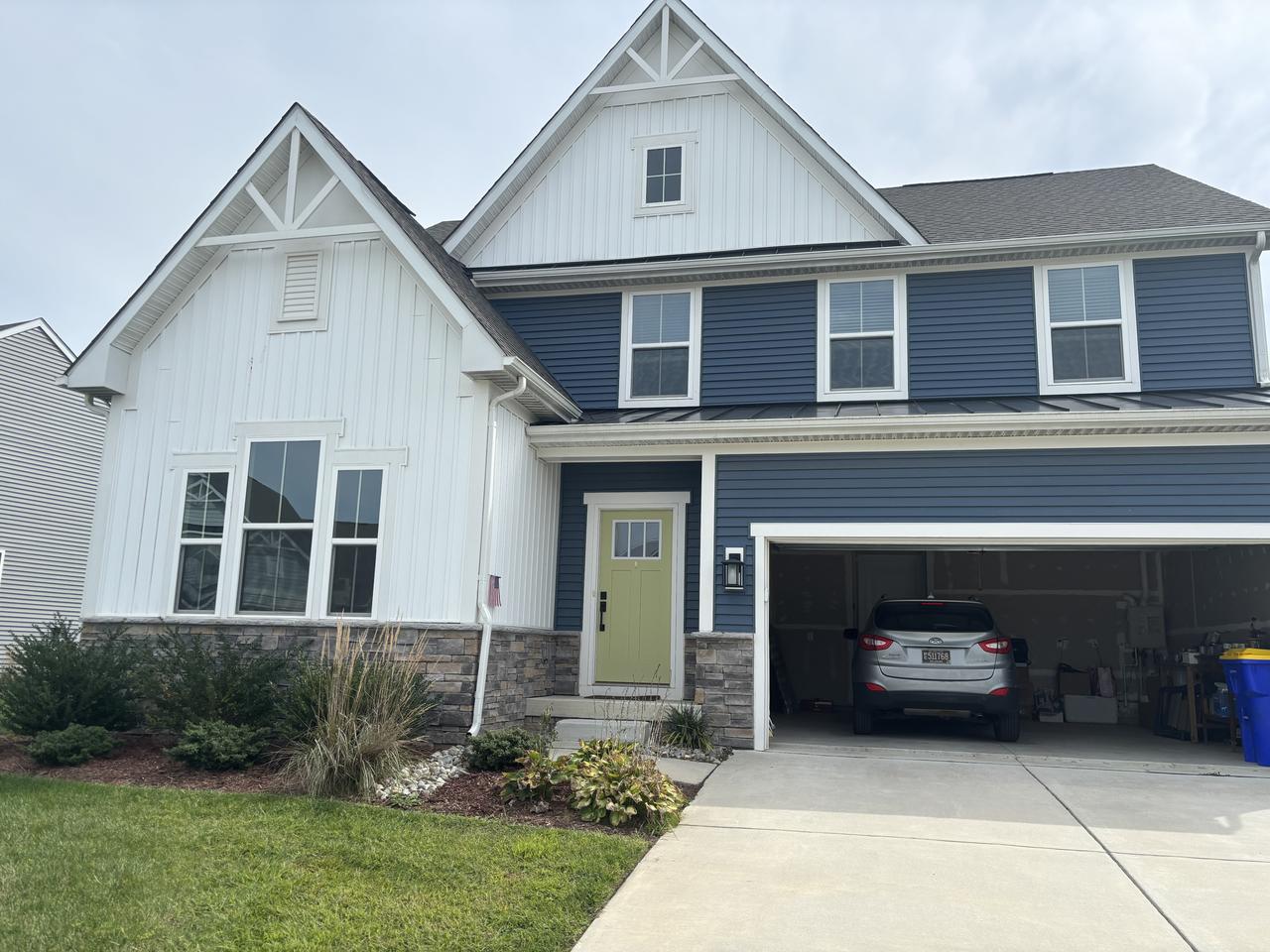 Profile photo 1 of 10