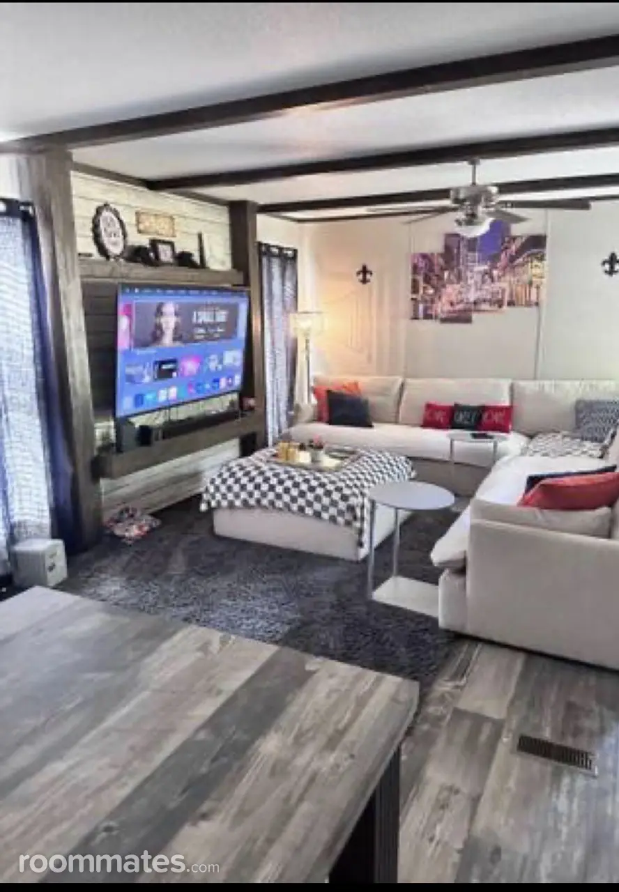 Profile photo 11 of 12