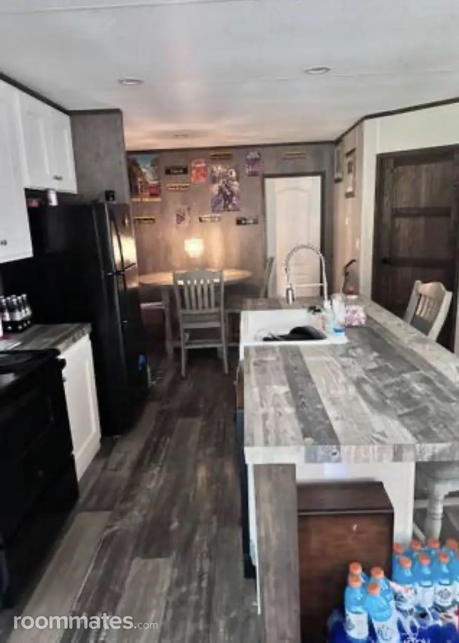 Profile photo 10 of 12