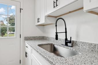 Room for rent in Madison, TN $850, condo