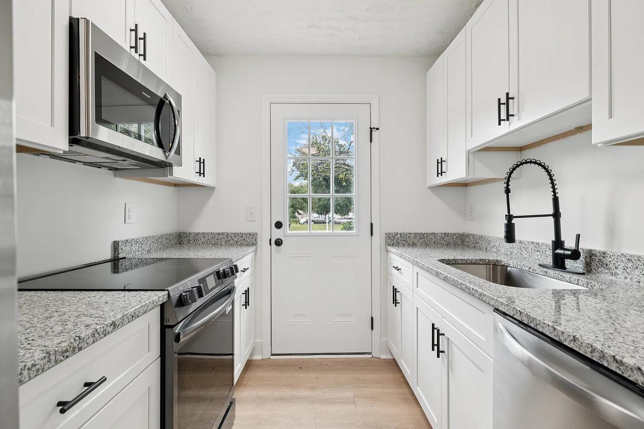 Profile photo 5 of 14