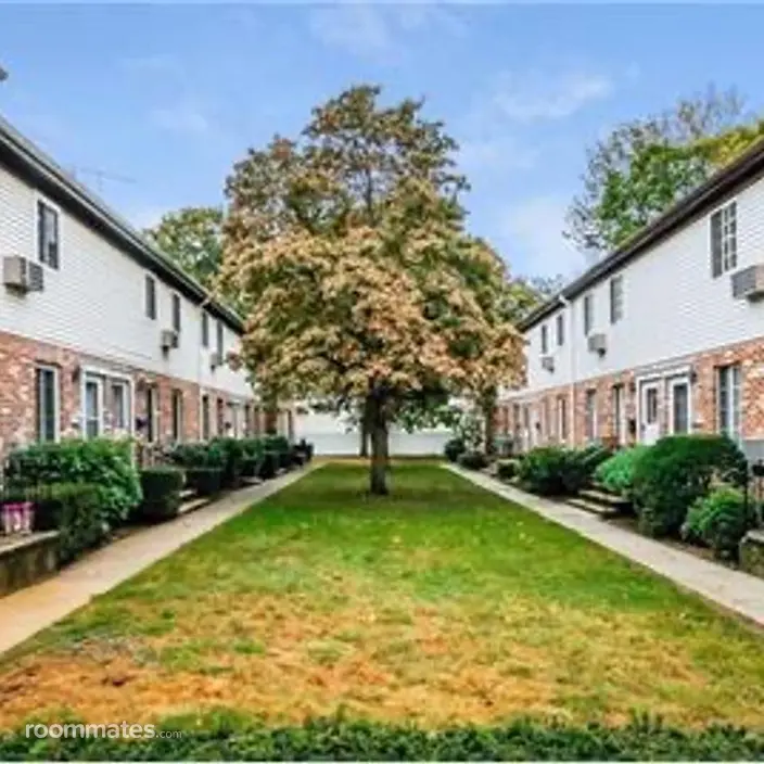 Room for rent in Stamford, CT $1500, townhouse