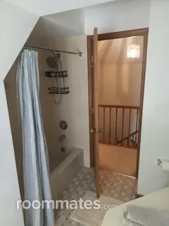 Room for rent in Glen Ellyn, IL $1200, house