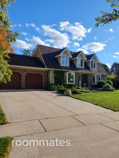 Room for rent in Glen Ellyn, IL $1200, house