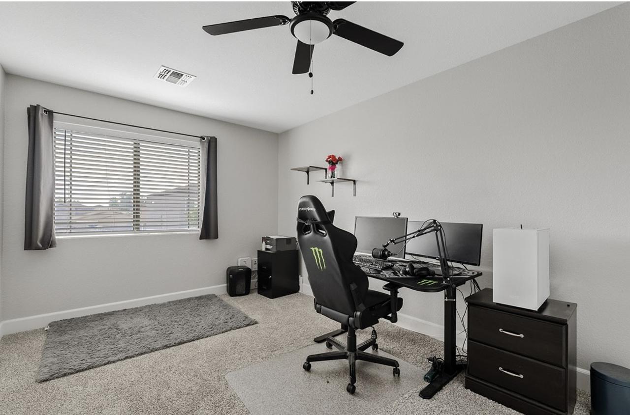 Profile photo 4 of 6