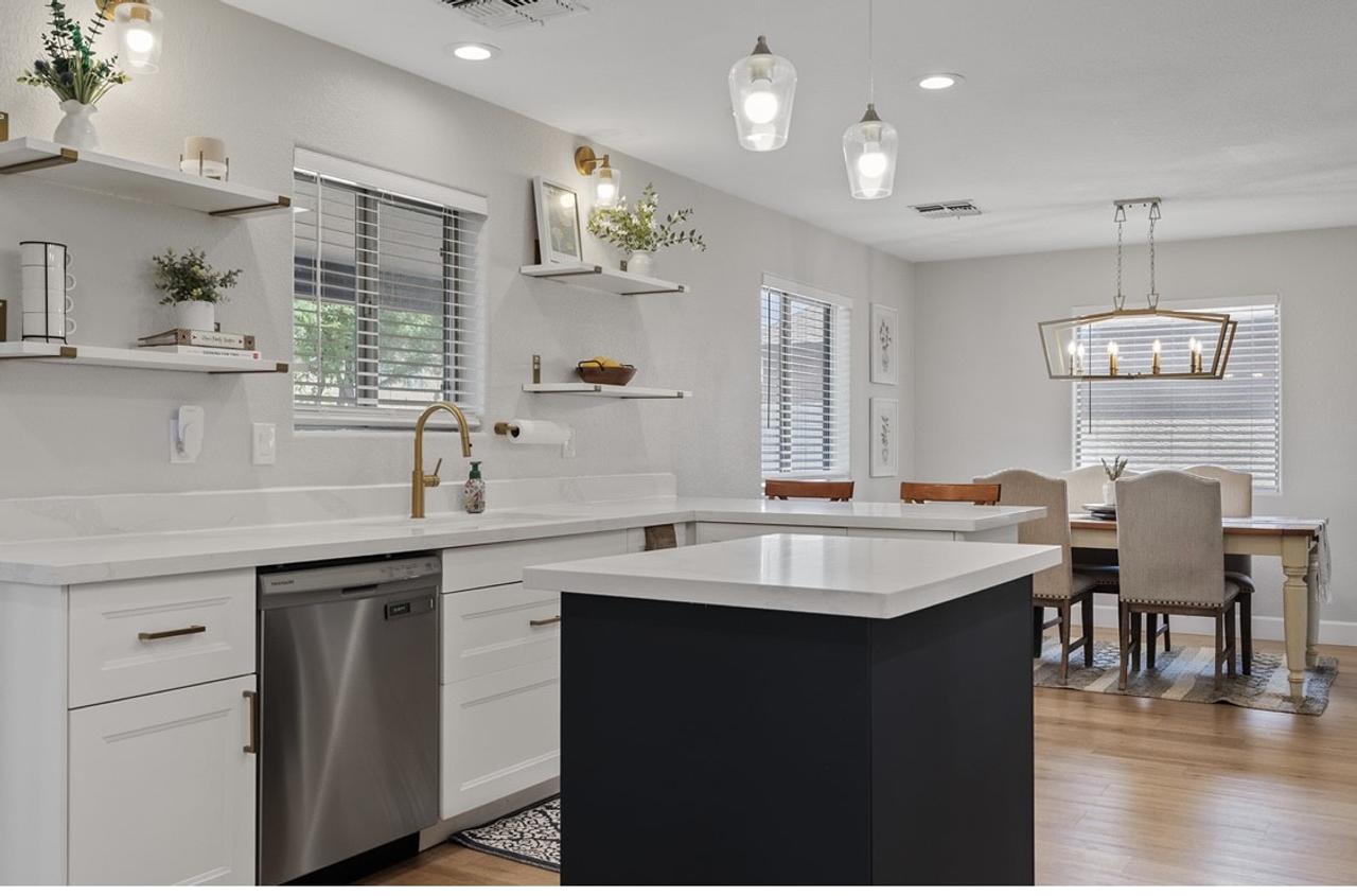 Profile photo 3 of 6