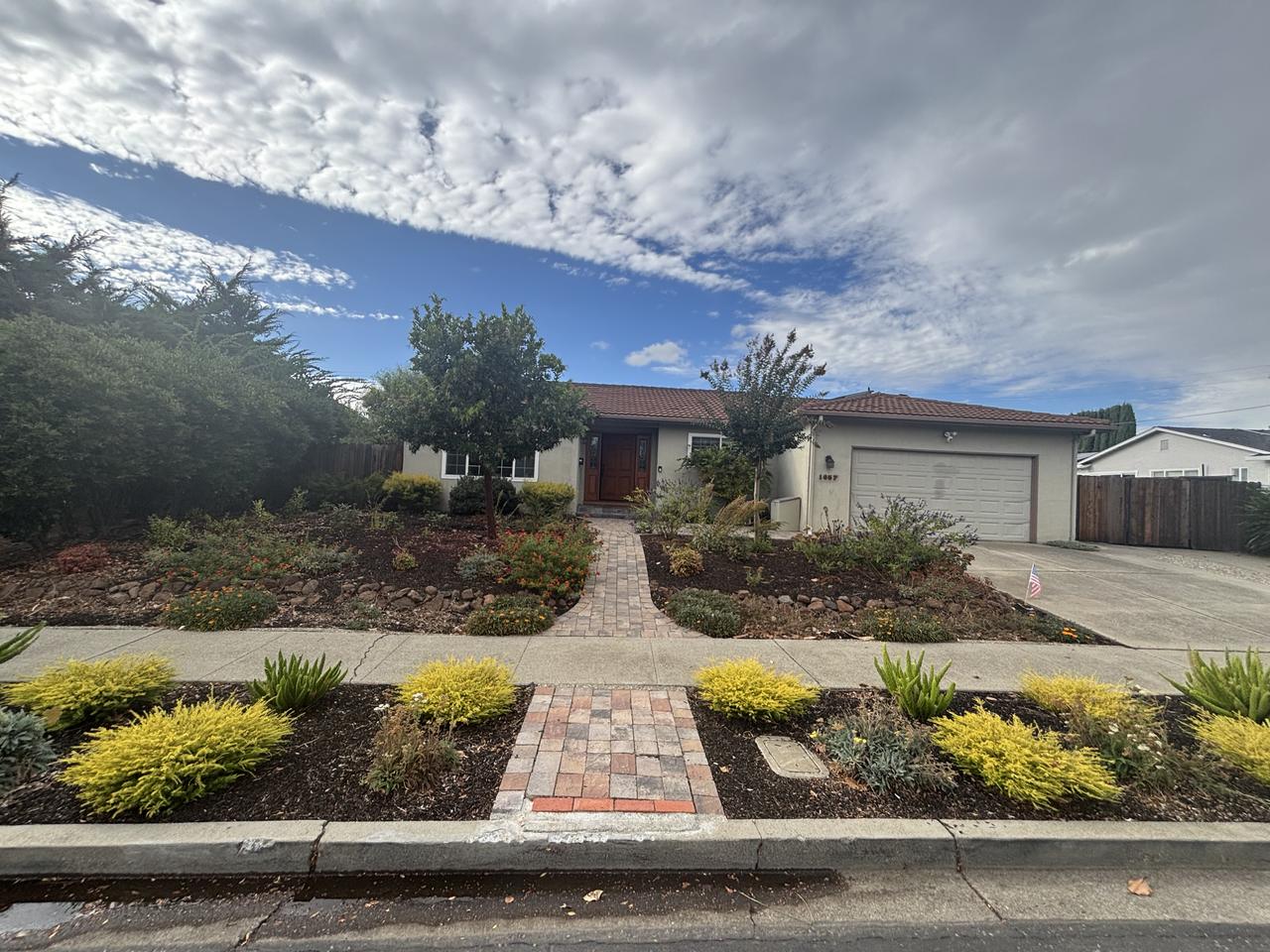 Profile photo 1 of 4