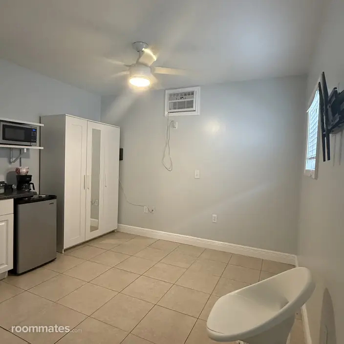 Room for rent in Davie, FL $1150, house