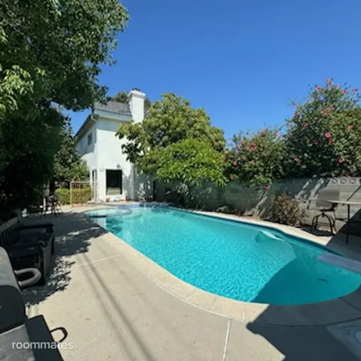 Room for rent in Van Nuys, CA $1050, house
