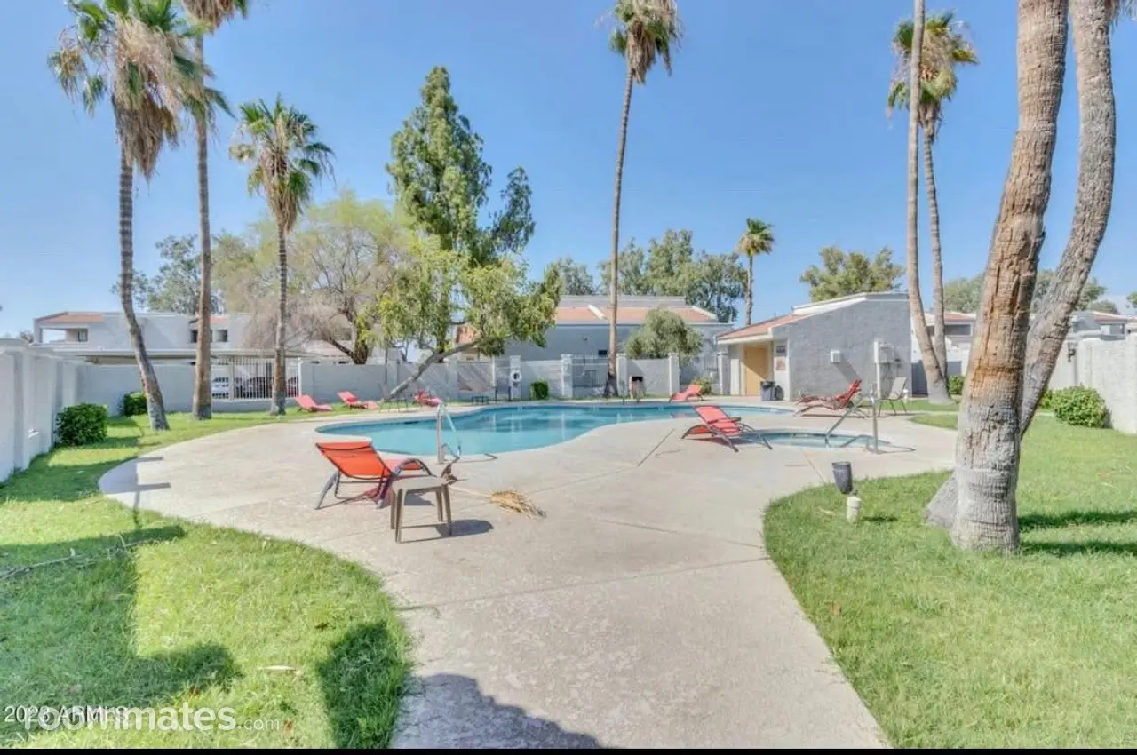 Profile photo 3 of 12