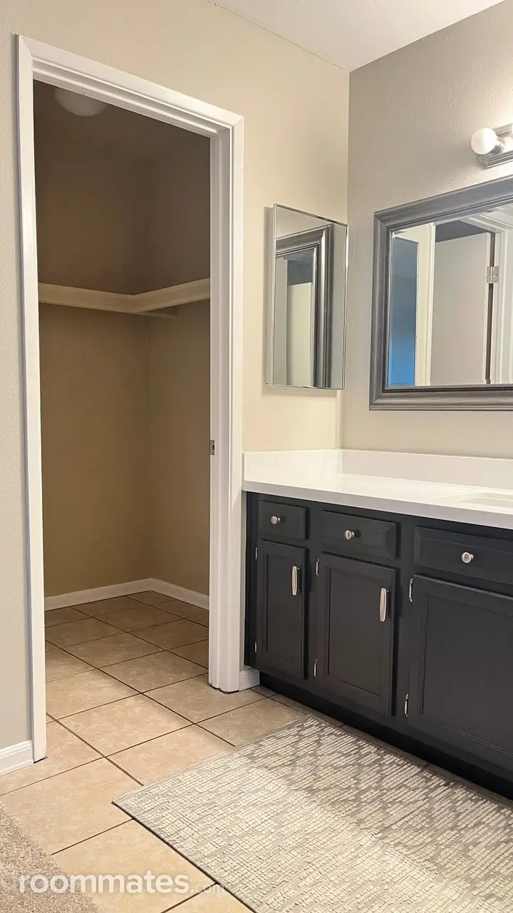 Profile photo 6 of 12