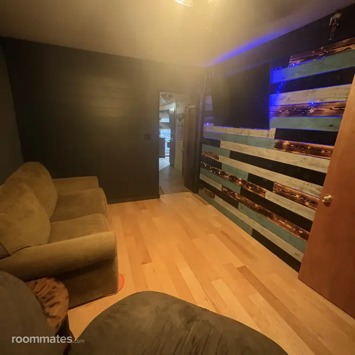 Room for rent in Akron, NY $600, house
