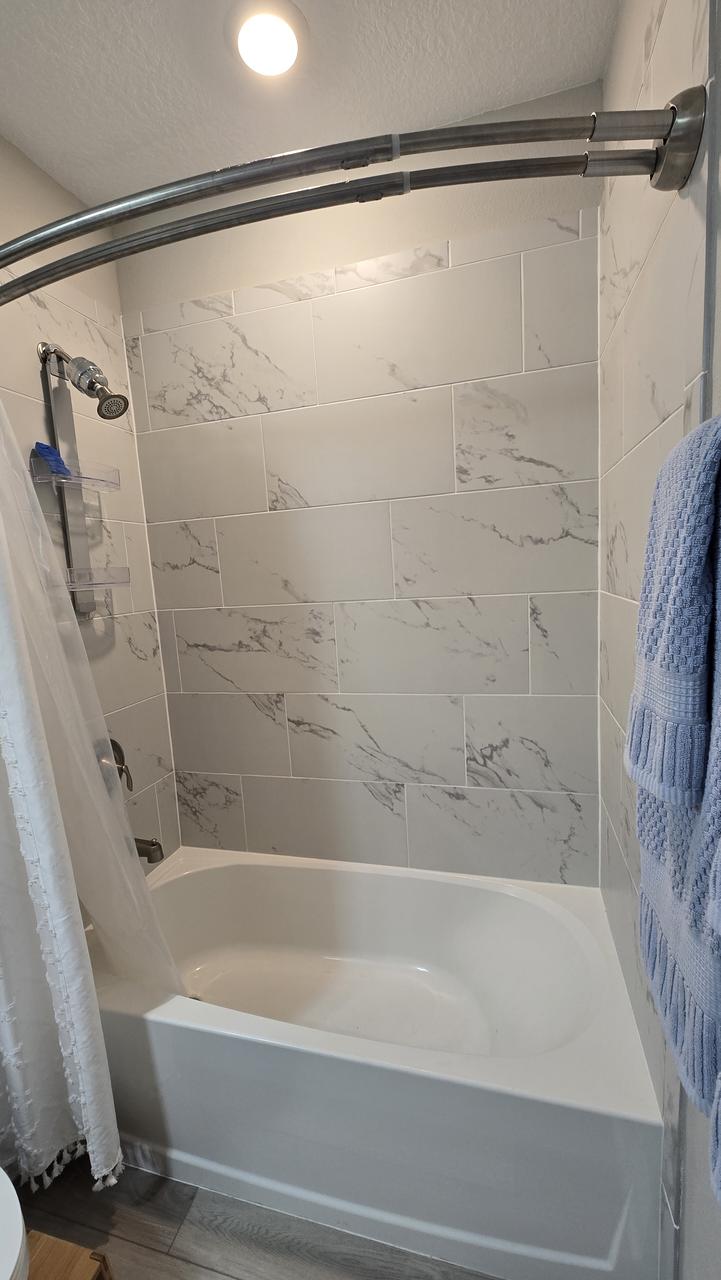 Profile photo 7 of 11