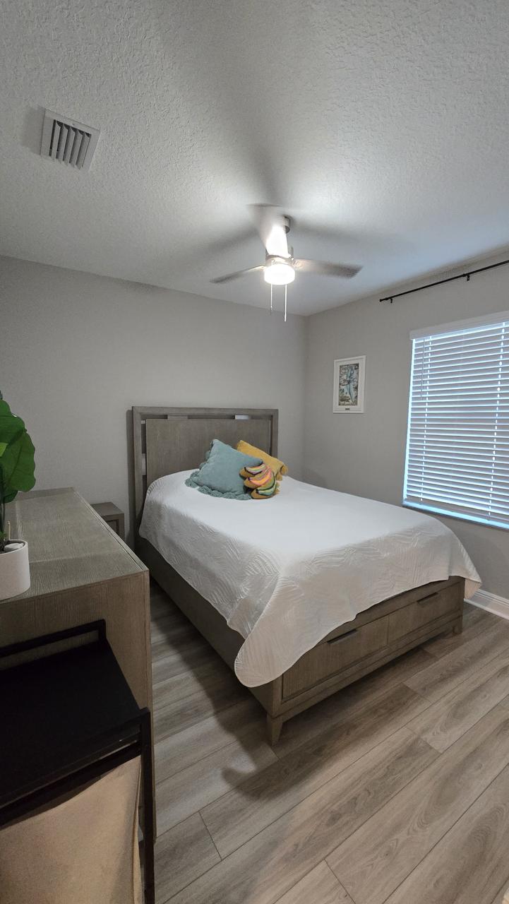 Profile photo 1 of 11