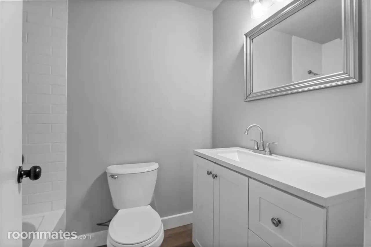 Profile photo 3 of 11