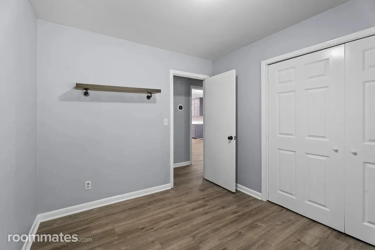 Profile photo 1 of 11