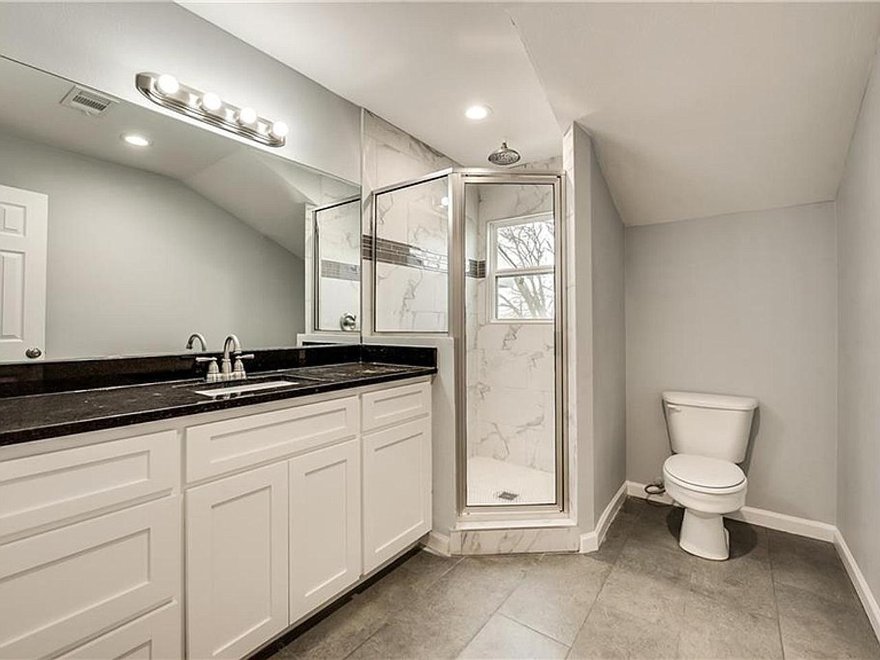 Profile photo 10 of 12