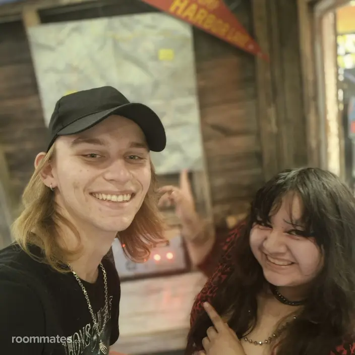 Roommate looking Orange, CA, $1800