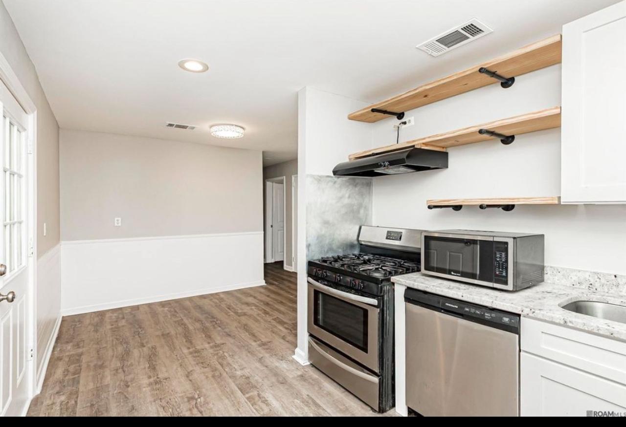 Profile photo 1 of 9