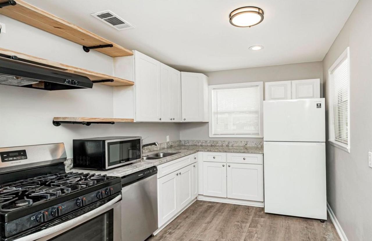 Profile photo 3 of 9