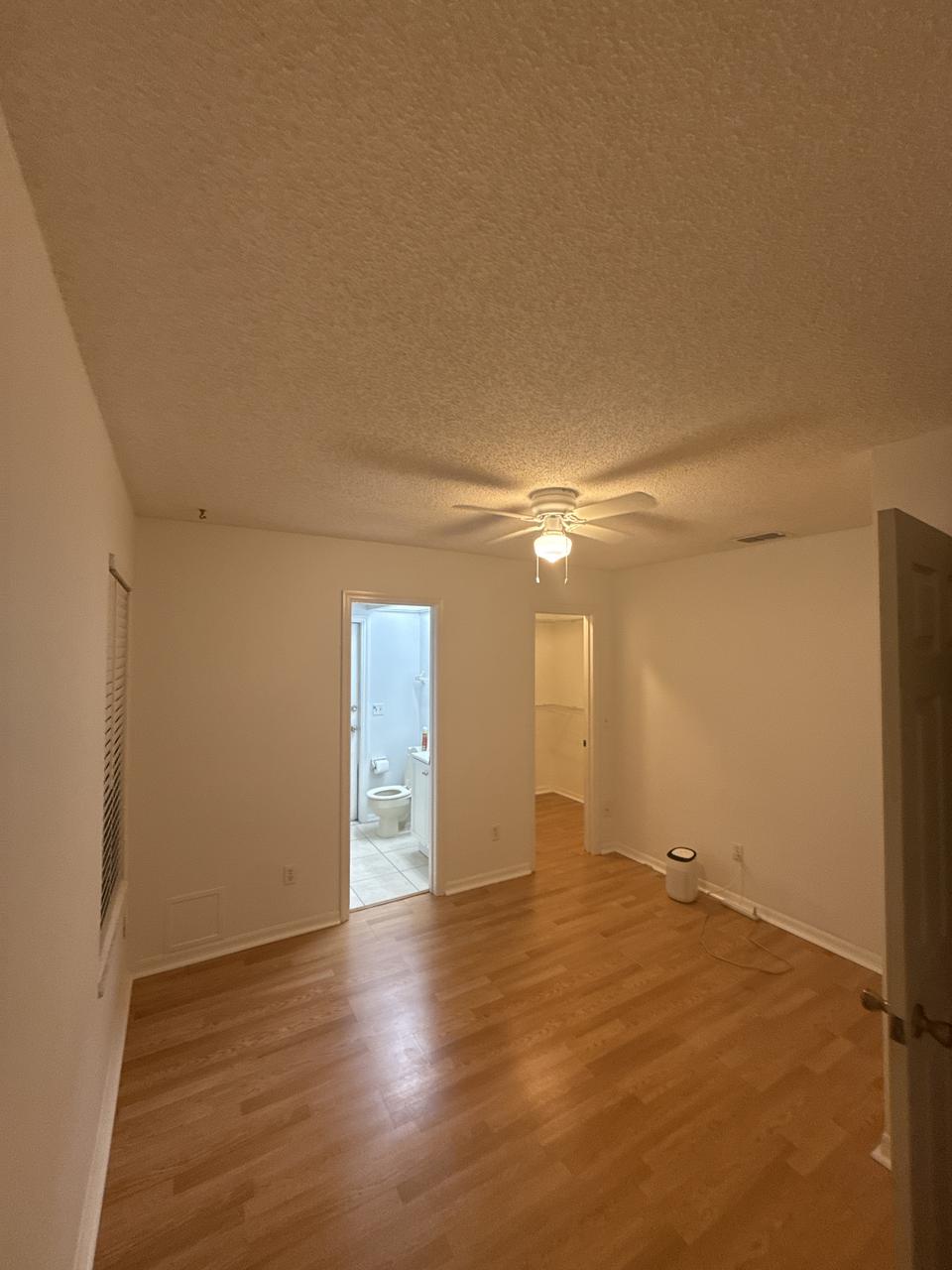 Profile photo 7 of 17