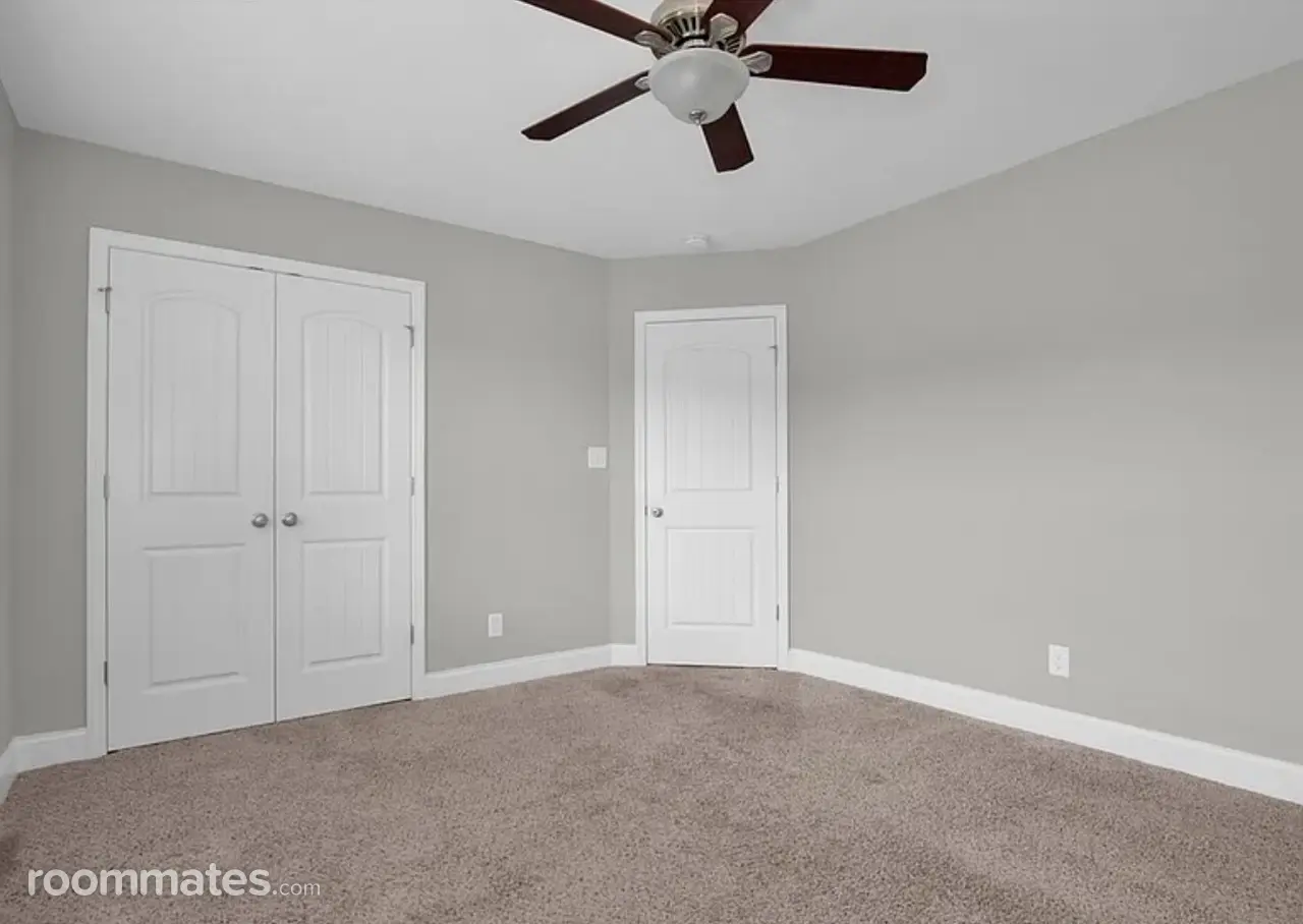 Profile photo 12 of 16