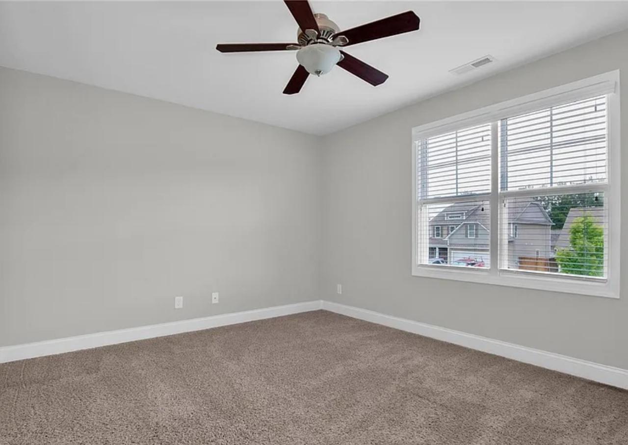 Profile photo 7 of 11