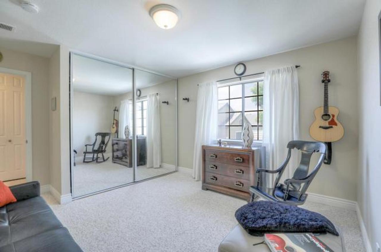 Profile photo 7 of 10