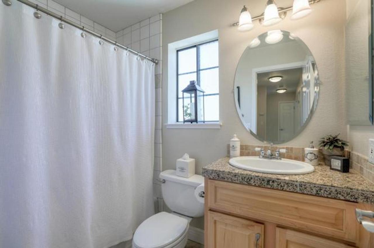 Profile photo 9 of 10