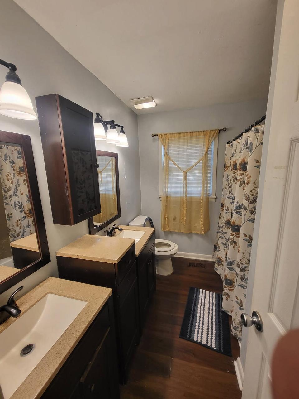 Profile photo 3 of 7