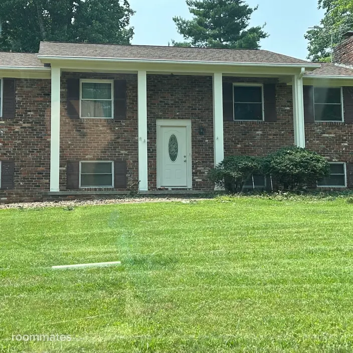 Room for rent in Knoxville, TN $700, house