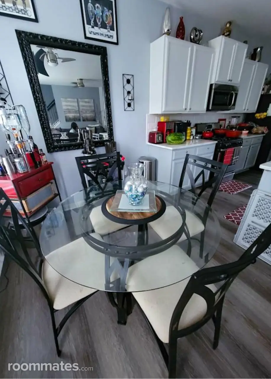 Profile photo 6 of 10