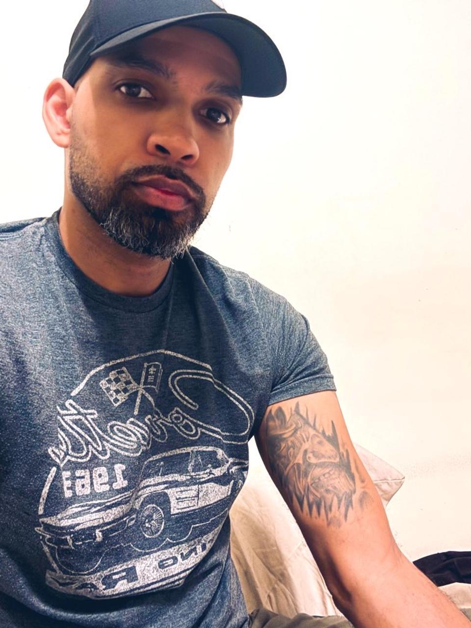 Profile photo 1 of 7